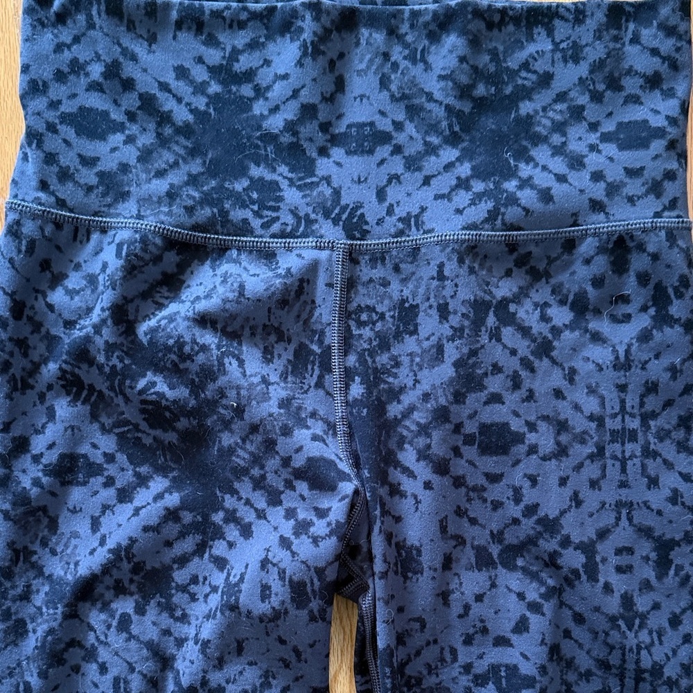 Vuori sz M Charcoal Shibori studio printed Black Patterned Leggings good cond - Picture 2 of 6